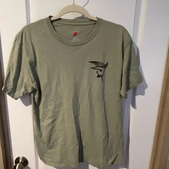 Hanes tagless green tshirt size medium with goat graphics - Picture 1 of 3